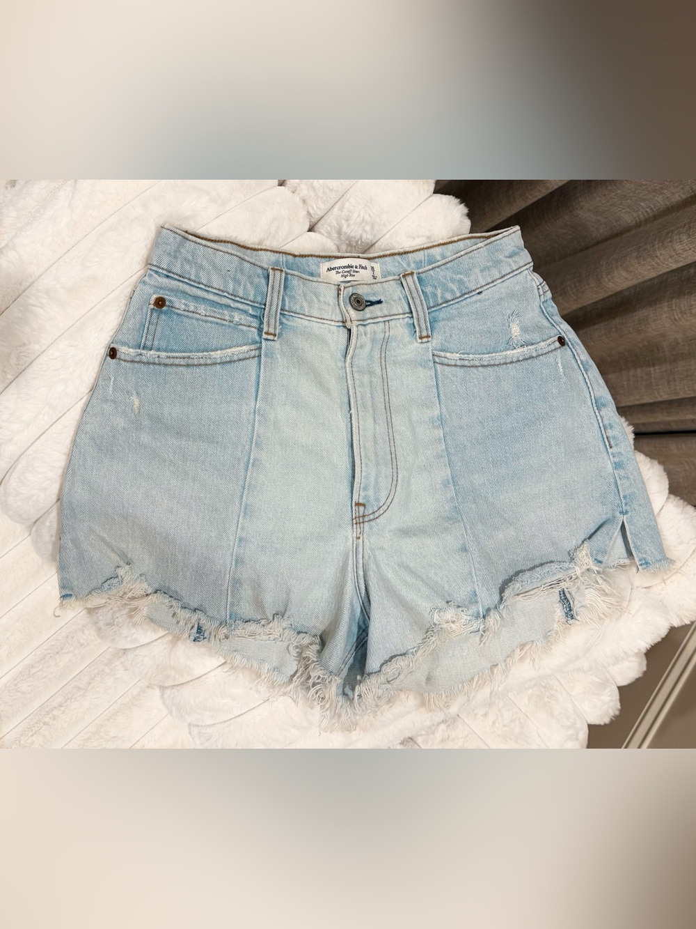 Abercrombie & Fitch High Rise 90s Cutoff Short